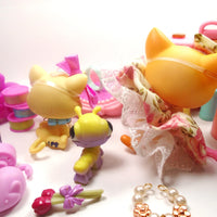 Littlest Pet Shop short hair cat #339 "Brooke " with Unique and Cute accessories and a Cricket and Kitten My Cute Cheap Store