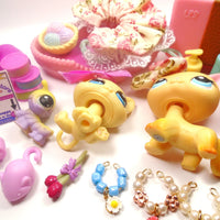 Littlest Pet Shop short hair cat #339 "Brooke " with Unique and Cute accessories and a Cricket and Kitten My Cute Cheap Store