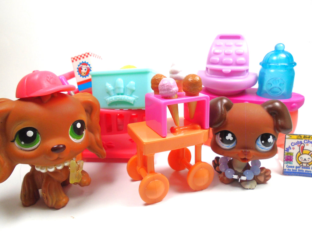 Littlest Pet Shop Cocker Spaniel #960 and Baby Boxer #657 with cute accessories