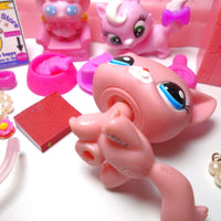 Littlest Pet Shop Rare Pink Sitting cat #2593 with unique and cute accessories plus minis My Cute Cheap Store