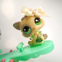 Littlest Pet Shop Baby kitten #1607 and #1074 with cute accessories