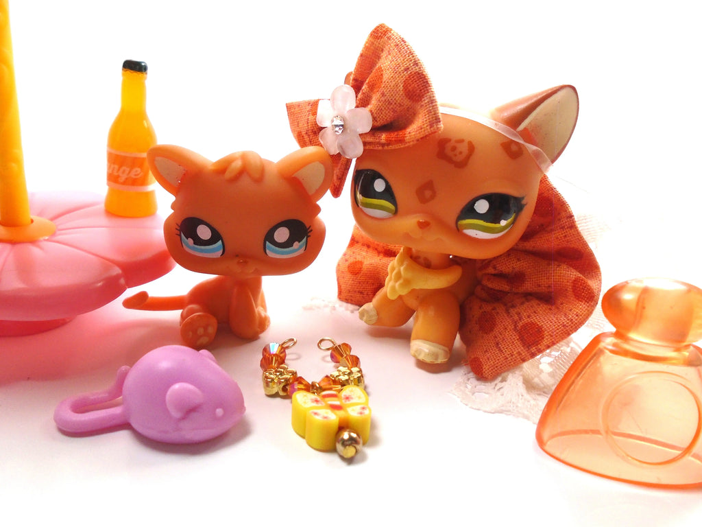 Littlest Pet Shop short hair cat #1120 and kitten #1371 with cute