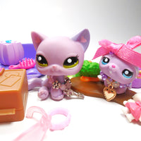 Littlest Pet Shop purple sitting cat #1994 with original accessories and a cute Gerbil