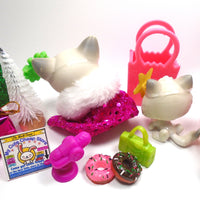 Littlest Pet Shop sitting cat #125 with a kitten and cute accessories