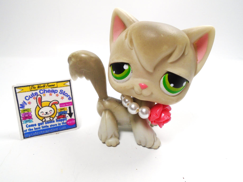 Littlest Pet Shop Angora cat #20 with a cute necklace