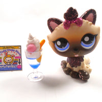 Littlest Pet Shop Himalayan cat #2143 with accessory