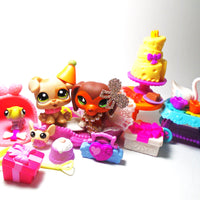 Littlest Pet Shop Dachshund #675 "Savvy" with a baby boxer #1353 and cute accessories
