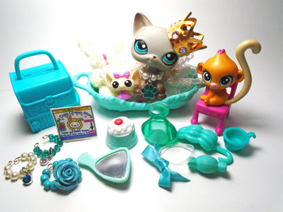 Littlest Pet Shop Egyptian cat #391 with cute and unique accessories
