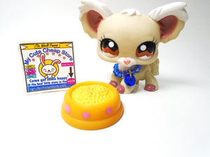 Littlest Pet Shop Chihuahua dog #1199 with accessories