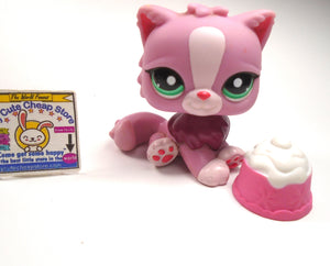 Littlest Pet Shop Persian cat #2138 with a cake