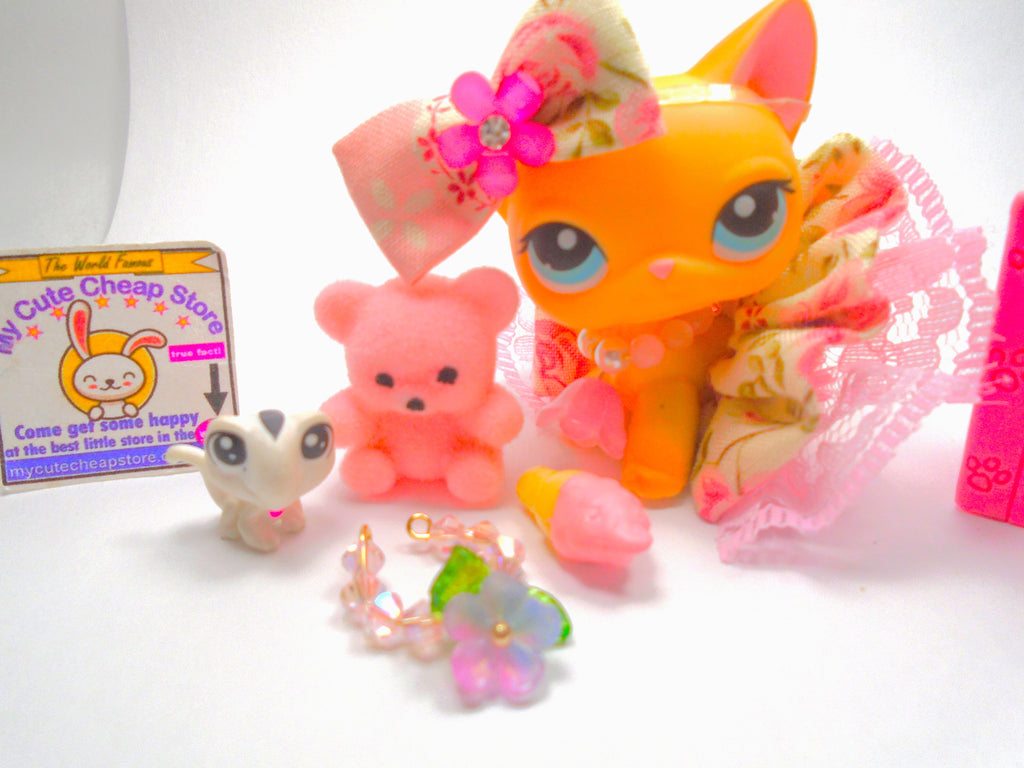 Littlest Pet Shop Short Hair Cat Brooke #339 with cute accessories