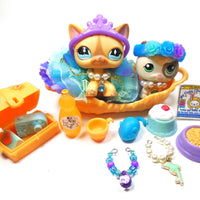 Littlest Pet Shop short hair cat #886 with unique accessories and a kitten