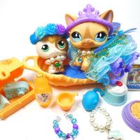 Littlest Pet Shop short hair cat #886 with unique accessories and a kitten