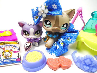 Littlest Pet Shop short hair cat #468 and kitten #2033 with unique accessories