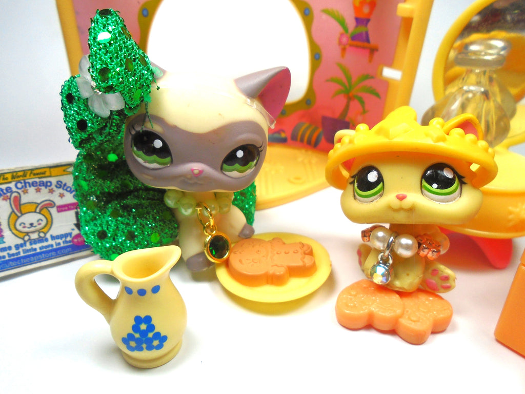 Littlest Pet Shop short hair cat 1116 and kitten 1649 with unique accessories