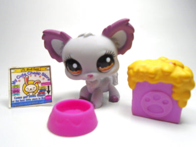 Littlest Pet Shop Chihuahua #1138 with accessories