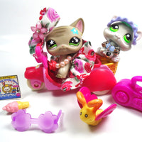 Littlest Pet Shop short hair cat #483 with a kitten and cute accessories