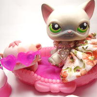 Littlest Pet Shop short hair cat #125 with a cute Gerbil and accessories