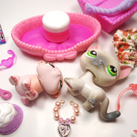 Littlest Pet Shop short hair cat #125 with a cute Gerbil and accessories