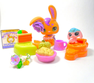 Littlest Pet Shop Rare Blythe Pajama Bunny #2169 with cute accessories authentic