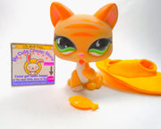 Littlest Pet Shop Yellow Licking Paw Cat #842 with accessories Authentic