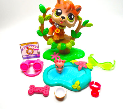 Littlest Pet Shop Timber Wolf #2141 with cute accessories Authentic