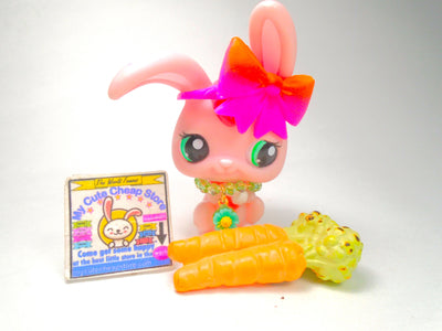 Littlest Pet Shop Rare Pink Green Eye Bunny #1714 & cute accessories Authentic