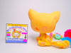 Littlest Pet Shop Sitting Post Card Cat #1231 with accessories Authentic