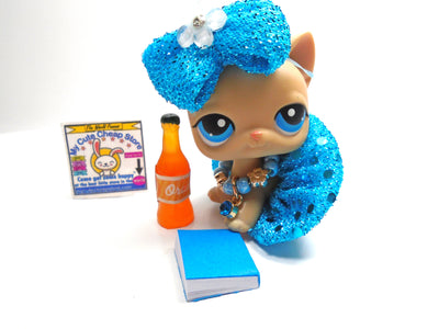 Littlest Pet Shop Shorth Hair cat #228 with cute accessories